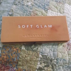ABH Soft Glam palette
